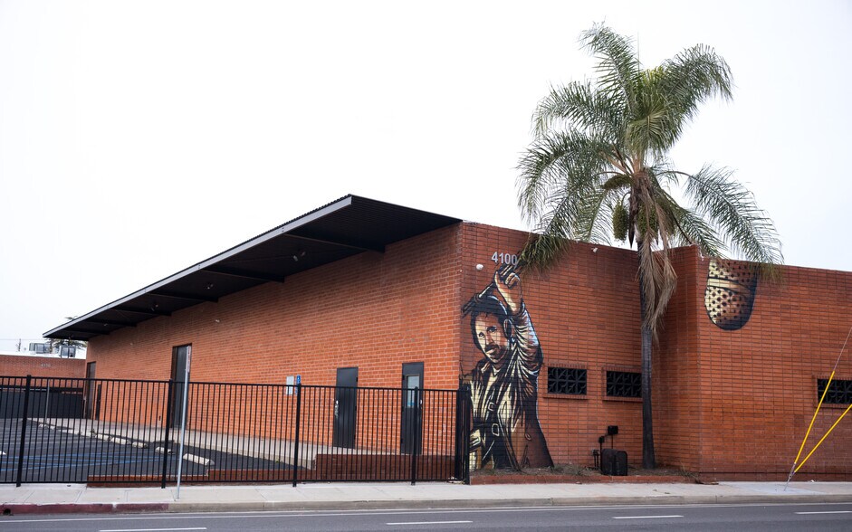 4406-4408 Vanowen St, Burbank, CA à louer - Photo de l’immeuble – Image 2 sur 8