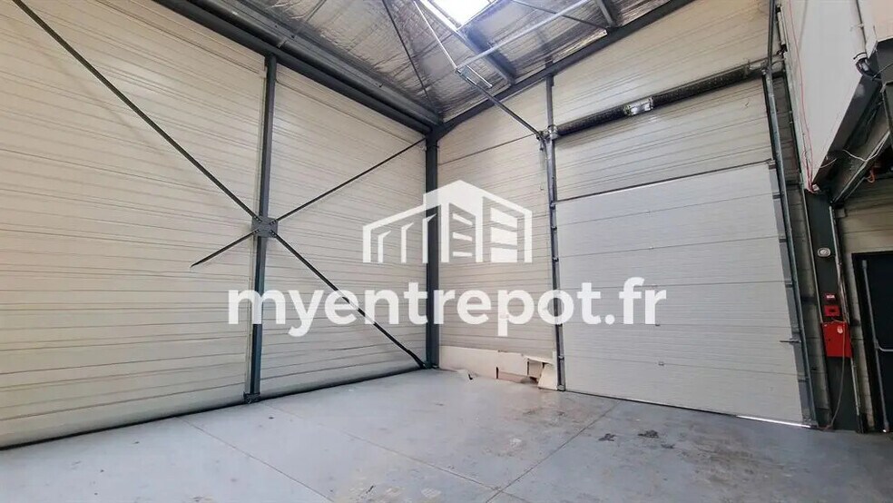 Local d’activités dans Gémenos à louer - Photo de l’immeuble – Image 1 sur 6