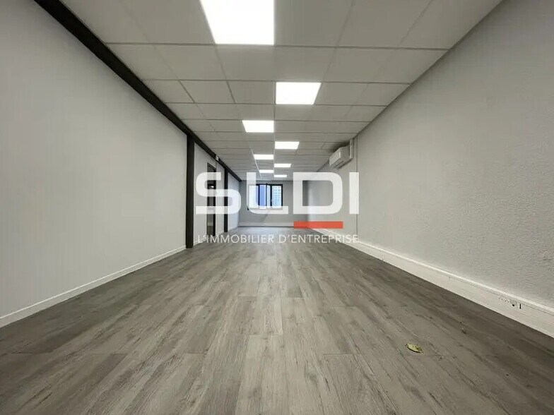 Bureau dans SAINT-SYMPHORIEN-D'OZON à louer - Photo intérieure – Image 1 sur 5