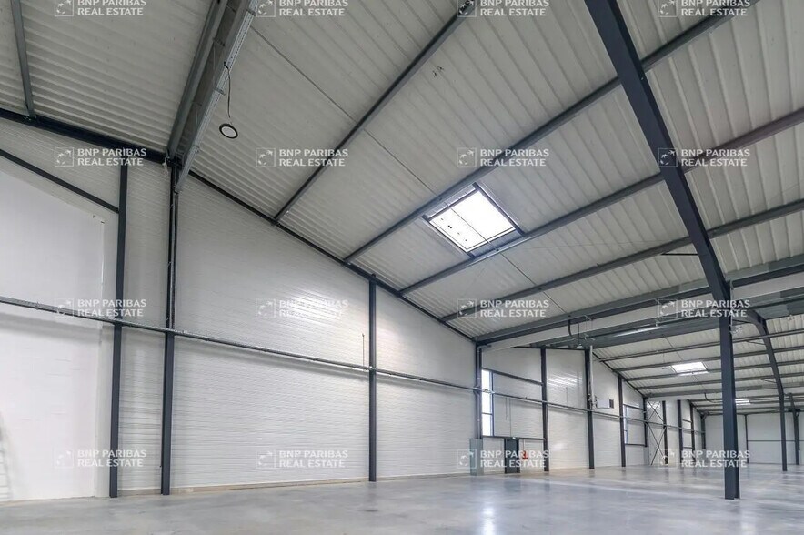 Local d’activités dans Limeil-Brévannes à louer - Photo de l’immeuble – Image 1 sur 12