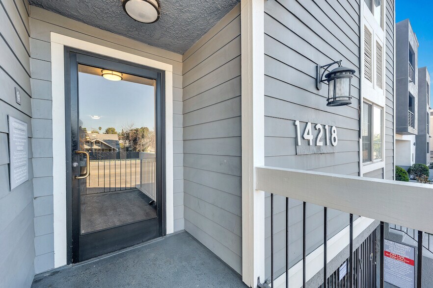 14218 Victory Blvd, Van Nuys, CA à vendre - Photo de l’immeuble – Image 3 sur 12