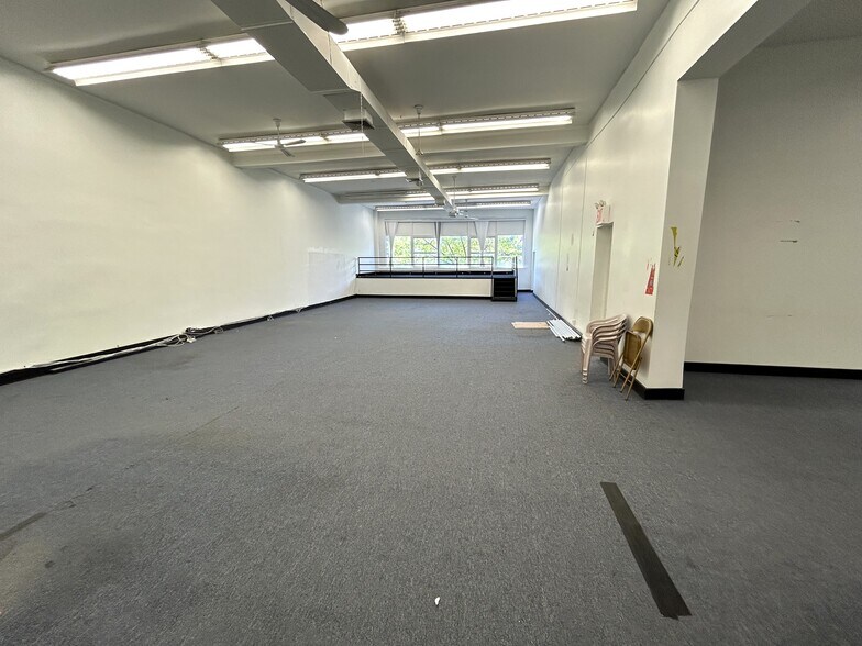931 Flatbush Ave, Brooklyn, NY à louer - Photo de l’immeuble – Image 3 sur 5