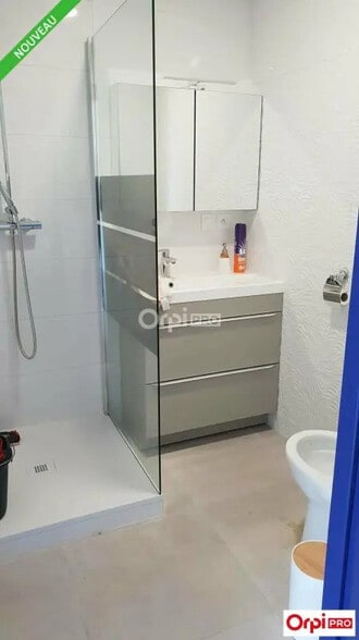 Local d’activités dans Romans-sur-Isère à louer - Photo de l’immeuble – Image 3 sur 9