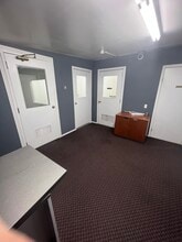 4004 97th St NW, Edmonton, AB à louer Photo intérieure– Image 1 sur 9