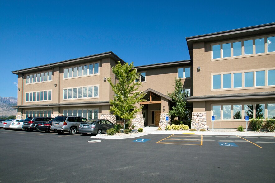 260 S 2500 W, Pleasant Grove, UT à louer - Photo de l’immeuble – Image 1 sur 10