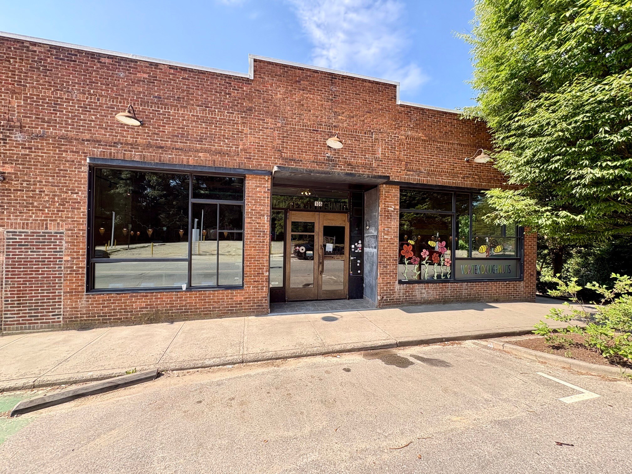 32 Banks Ave, Asheville, NC à louer Photo de l’immeuble– Image 1 sur 13