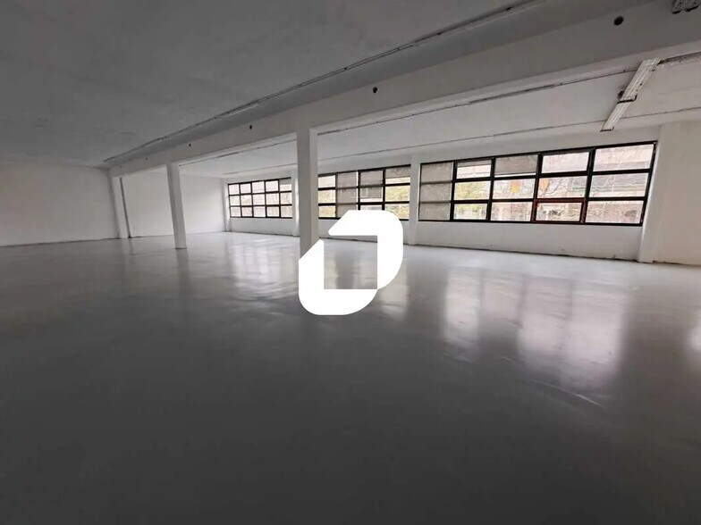 Local d’activités dans Bagnolet à louer - Photo de l’immeuble – Image 2 sur 8