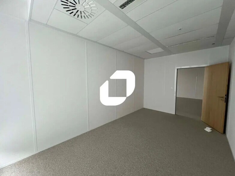 Bureau dans Loos à louer - Photo intérieure – Image 3 sur 18