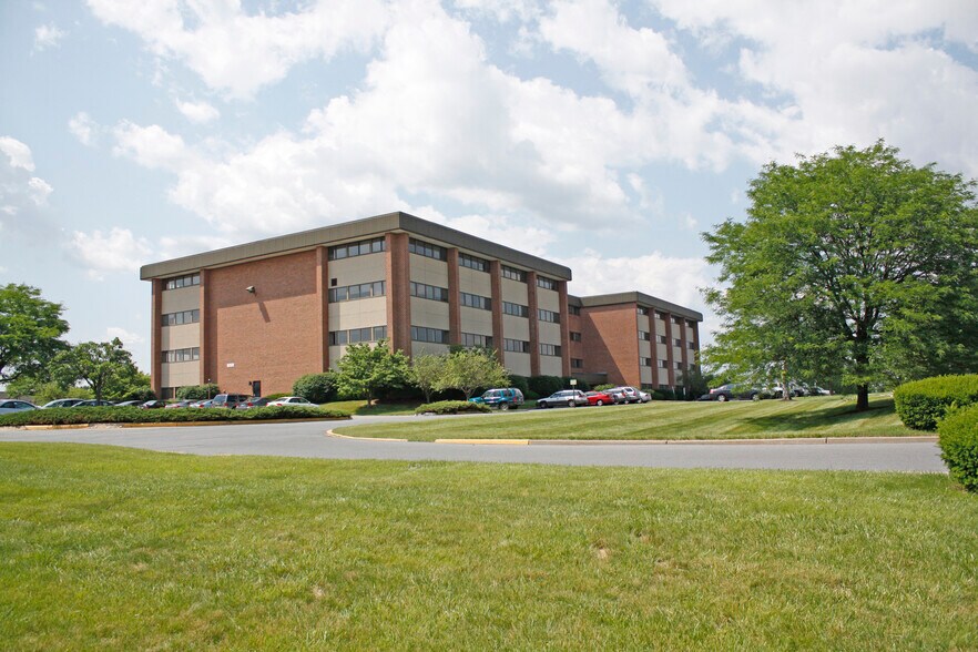 961 Marcon Blvd, Allentown, PA à louer - Photo de l’immeuble – Image 2 sur 5