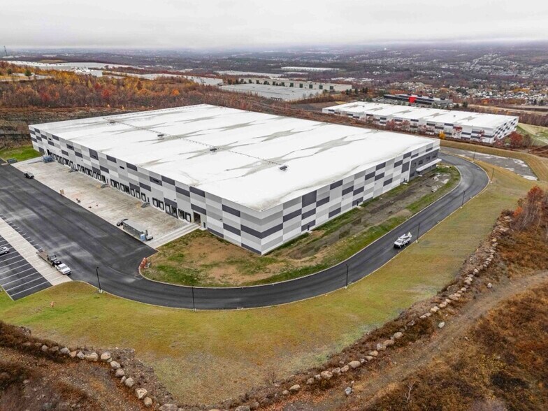 Valley View Dr, Jessup, PA à louer - Photo de l’immeuble – Image 3 sur 9