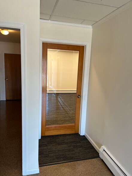 415 Davisville Rd, Willow Grove, PA à louer - Photo de l’immeuble – Image 2 sur 5