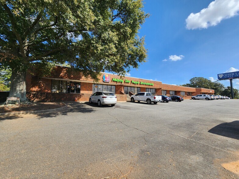 750 Baconsfield Dr, Macon-Bibb, GA à louer - Photo de l’immeuble – Image 3 sur 17