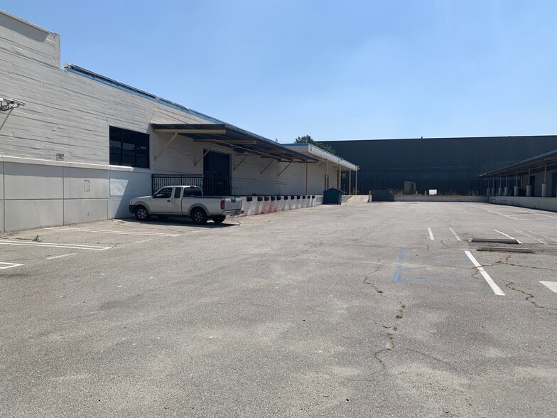 6100 S Wilmington Ave, Huntington Park, CA à louer - Photo de l’immeuble – Image 3 sur 4