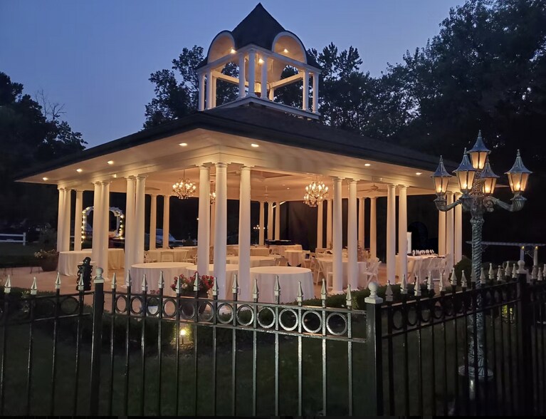 8112 Columbia Rd, Olmsted Falls, OH à vendre - Photo de l’immeuble – Image 3 sur 21