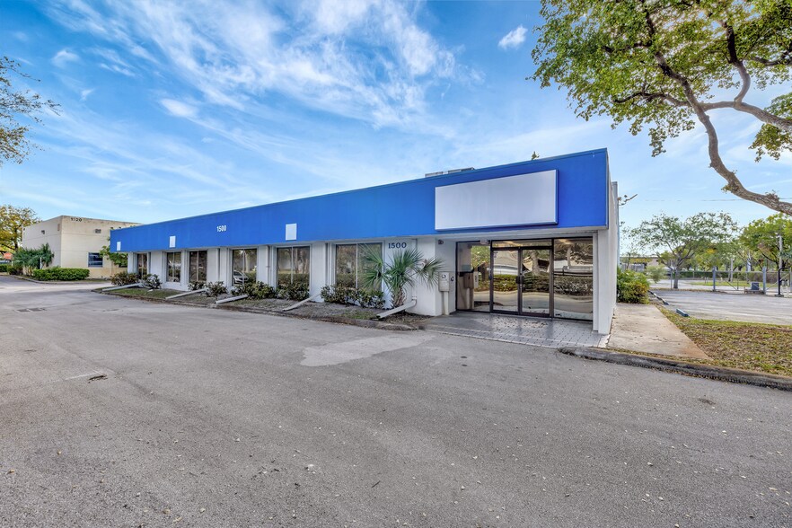 1500 N Powerline Rd, Pompano Beach, FL à vendre - Photo de l’immeuble – Image 2 sur 11