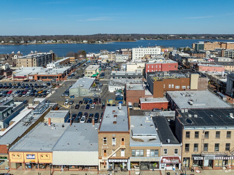16 Monmouth St, Red Bank, NJ à louer - Aérien – Image 2 sur 21