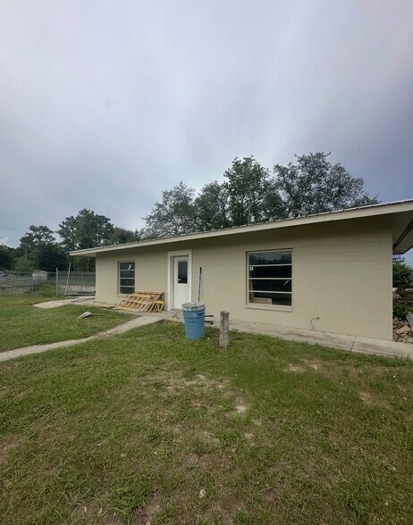 1919 W Gulf To Lake Hwy, Lecanto, FL à louer - Photo de l’immeuble – Image 3 sur 14