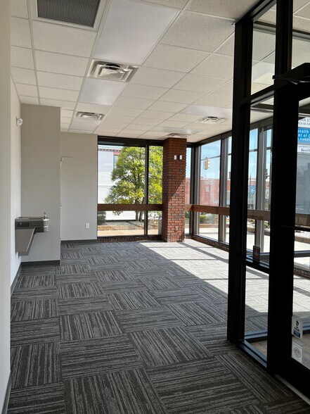 320 W Main St, Wytheville, VA à louer - Photo intérieure – Image 3 sur 12