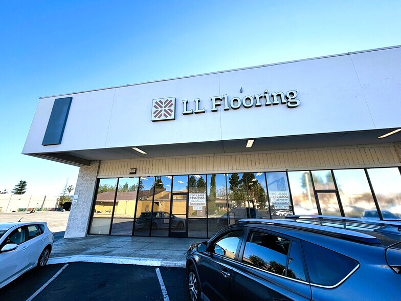 944 Blossom Hill Rd, San Jose, CA à louer - Photo de l’immeuble – Image 3 sur 13