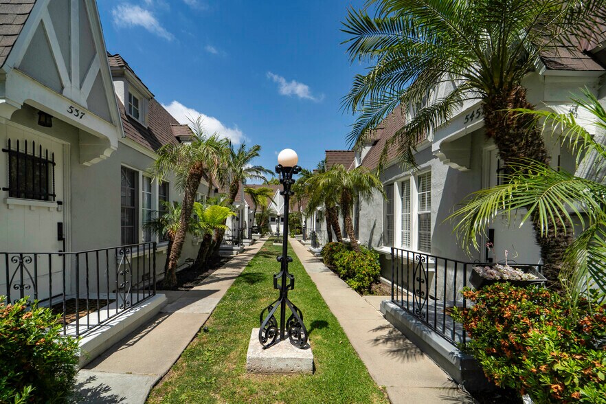 537-545 1/2 N Orange Dr, Los Angeles, CA à vendre - Photo de l’immeuble – Image 2 sur 69
