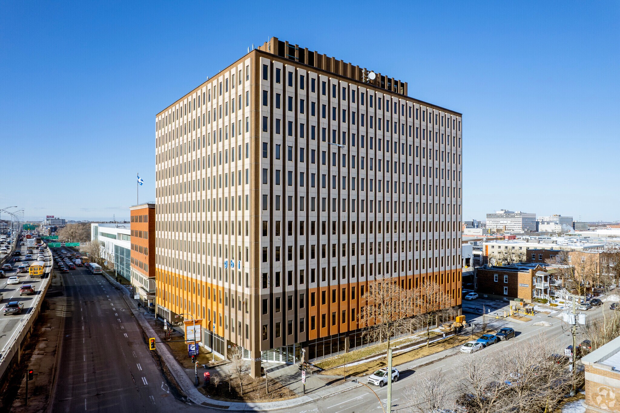 255 Boul Crémazie E, Montréal, QC à louer Photo principale– Image 1 sur 28