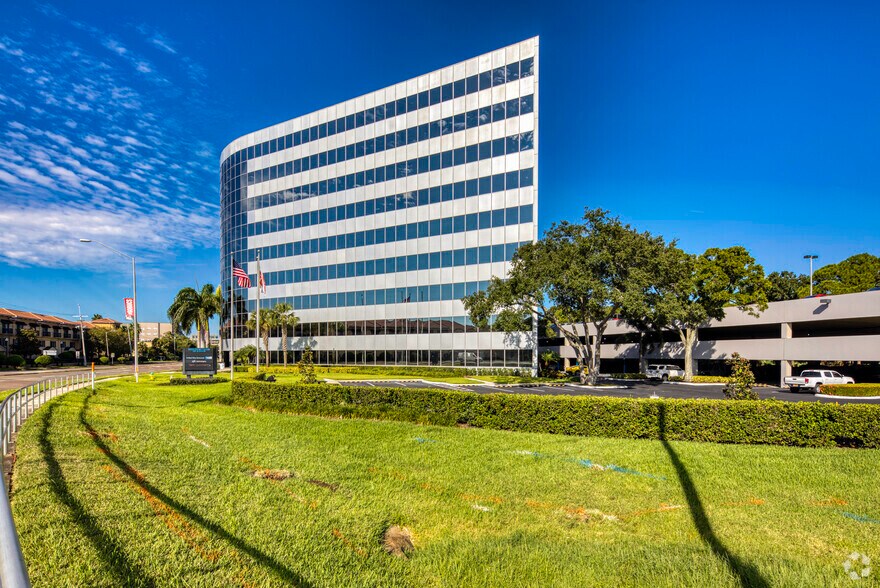 5201 W Kennedy Blvd, Tampa, FL à louer - Photo de l’immeuble – Image 3 sur 8