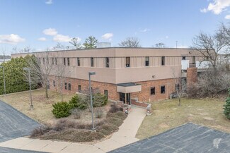 Plus de détails pour 1661 Summit Dr, Fort Atkinson, WI - Local d’activités à vendre