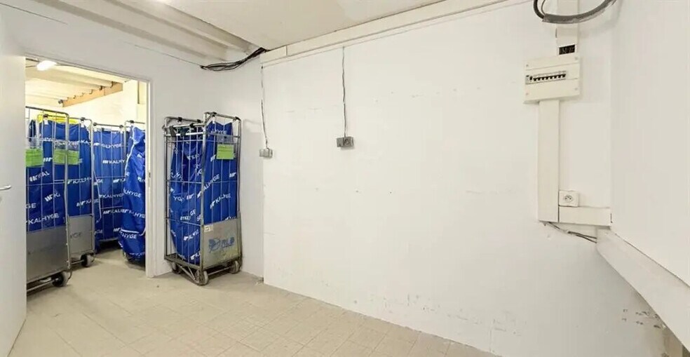 Local commercial dans Paris à louer - Photo de l’immeuble – Image 2 sur 3