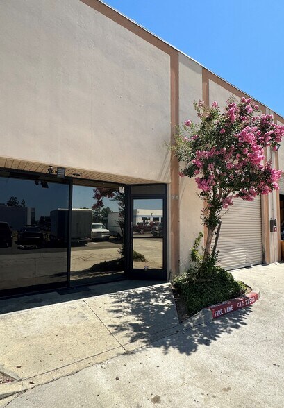 43214 Black Deer Loop, Temecula, CA à louer - Photo de l’immeuble – Image 2 sur 11