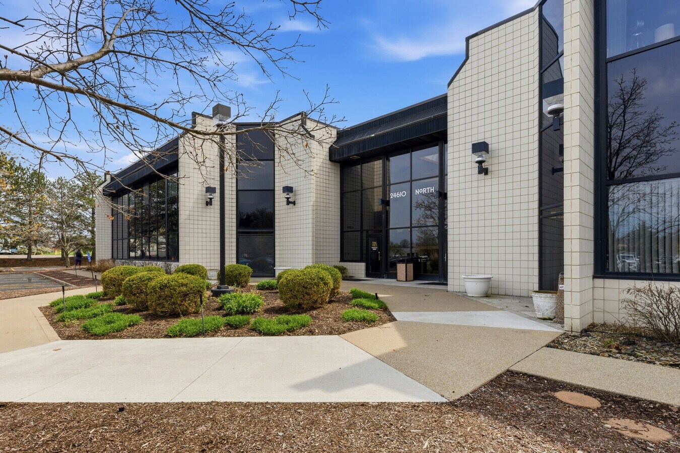 24610 Detroit Rd, Westlake, OH 44145 - Lot 220 - - Photo intérieure - Image 1 of 34