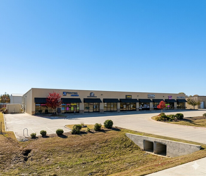 5850 Kroger Dr, Fort Worth, TX à louer - Photo principale – Image 1 sur 7