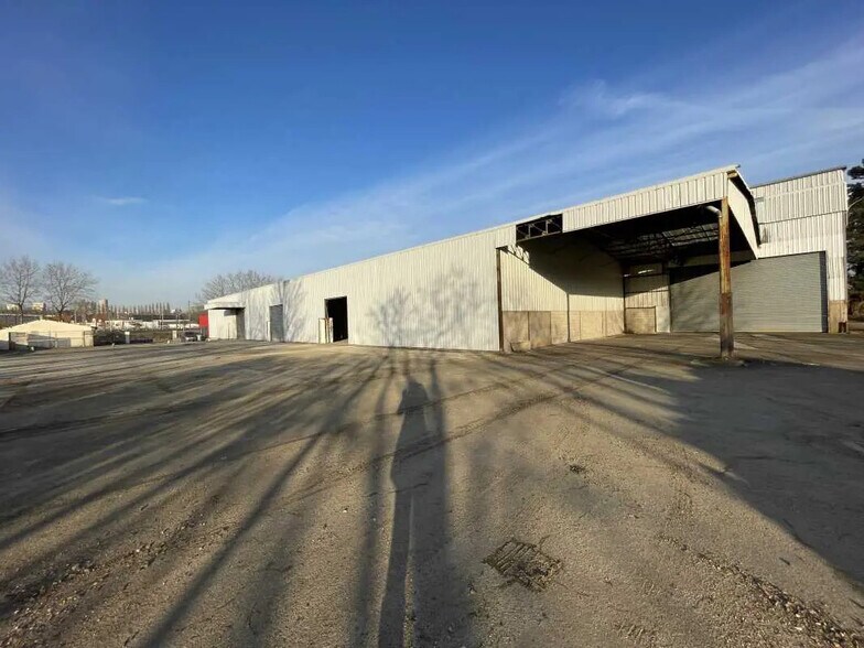 Local d'activités dans Beauvais à vendre - Photo de l’immeuble – Image 3 sur 9