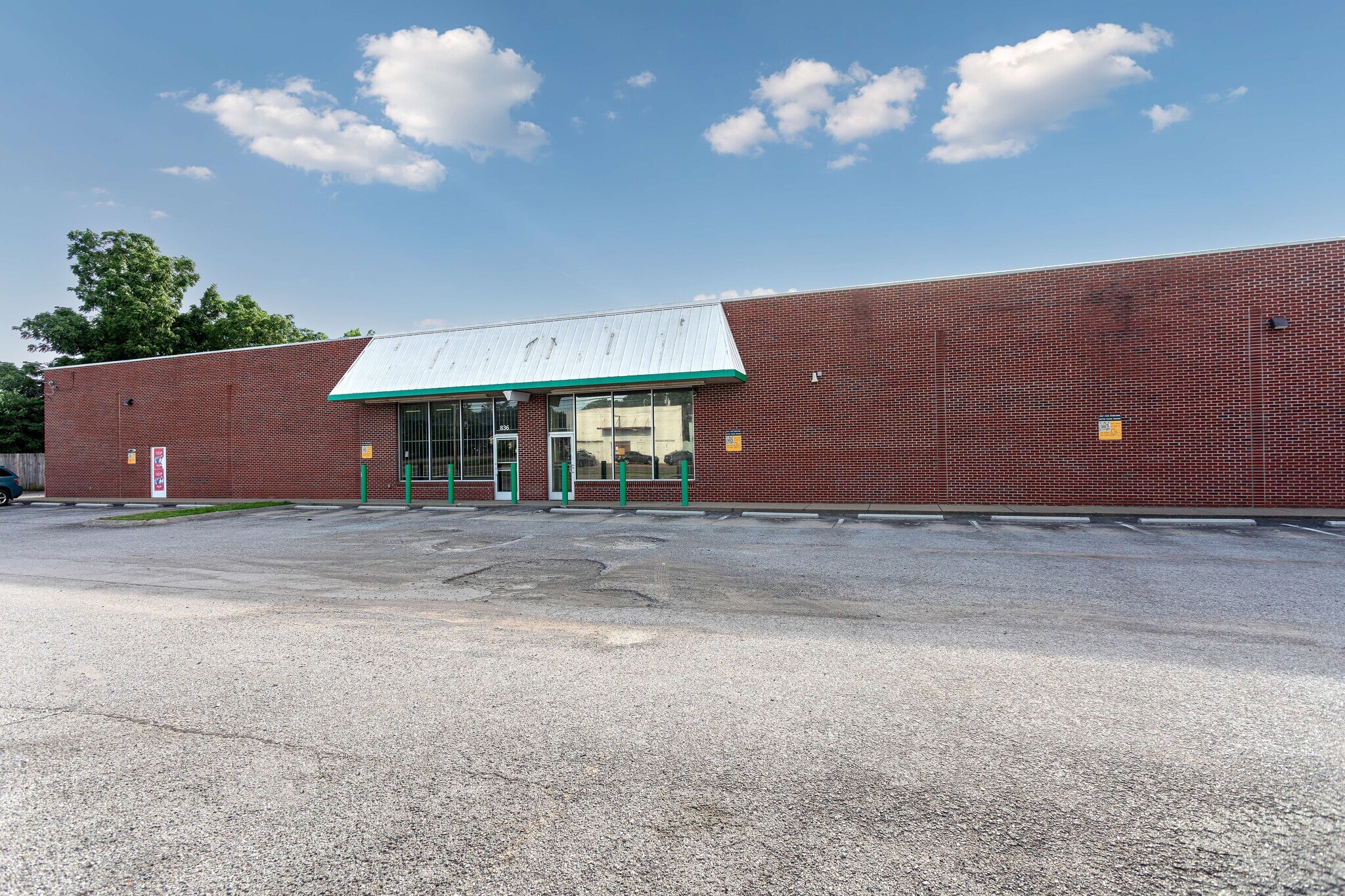 836-838 Dickerson Pike, Nashville, TN à louer Photo de l’immeuble– Image 1 sur 5