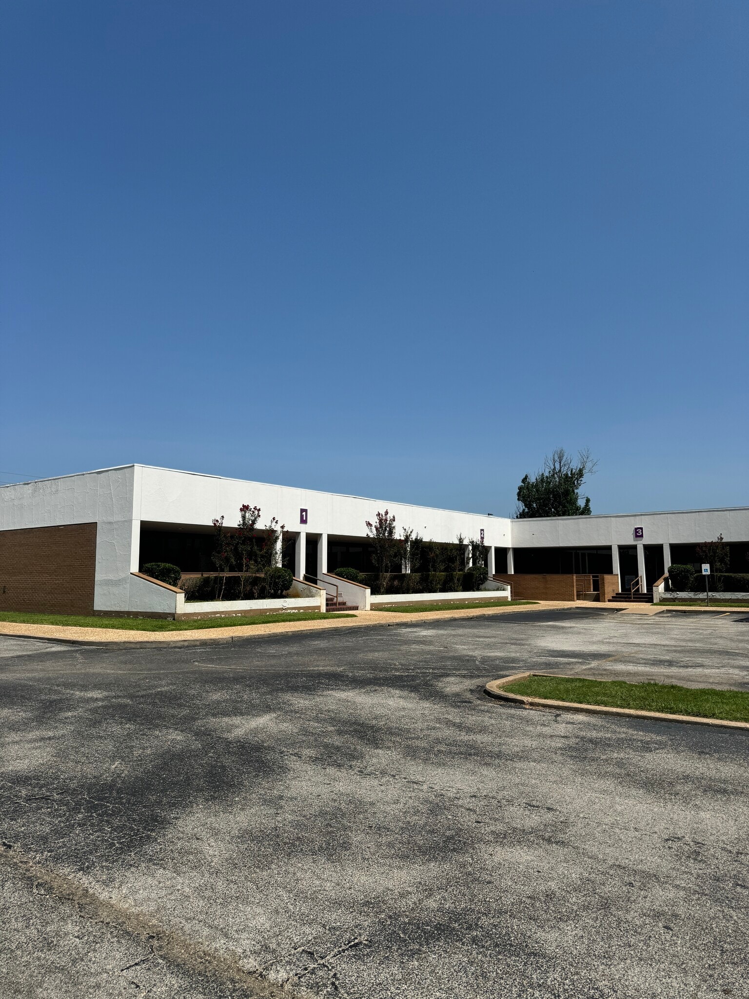 1718 S Henderson Blvd, Kilgore, TX à vendre Photo de l’immeuble– Image 1 sur 14
