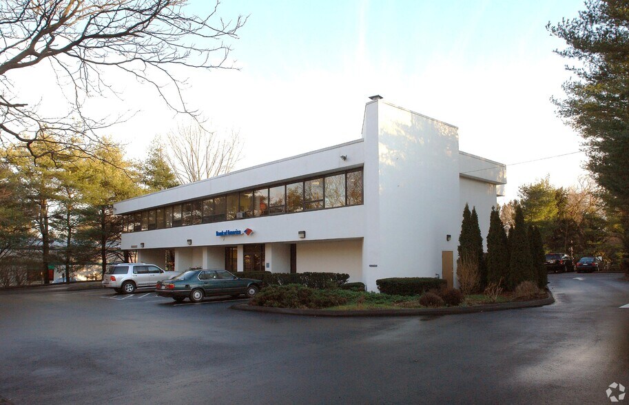 980 Post Rd E, Westport, CT à vendre - Photo de l’immeuble – Image 1 sur 2
