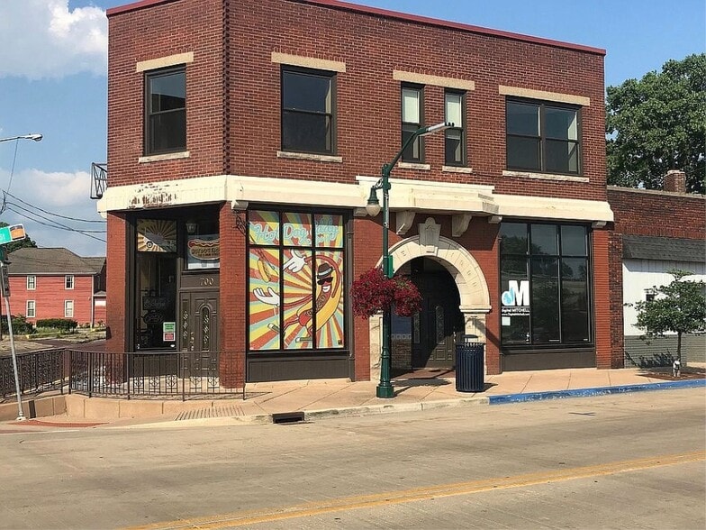 700 S Main St, Elkhart, IN à louer - Photo de l’immeuble – Image 1 sur 11