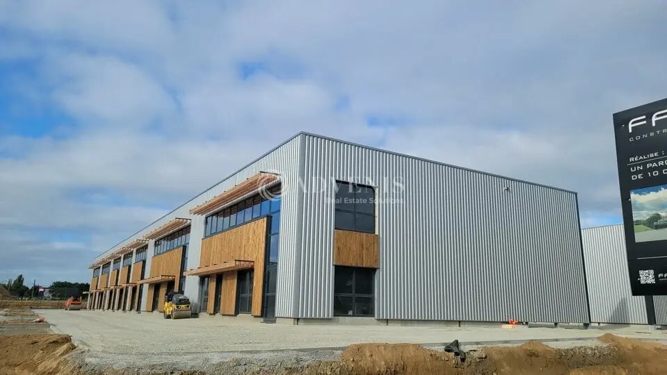 Local d'activités dans GRANDCHAMP-DES-FONTAINES à vendre - Photo de l’immeuble – Image 2 sur 5