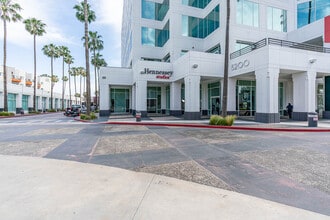 5200 Lankershim Blvd, North Hollywood, CA à louer Photo de l’immeuble– Image 2 sur 19