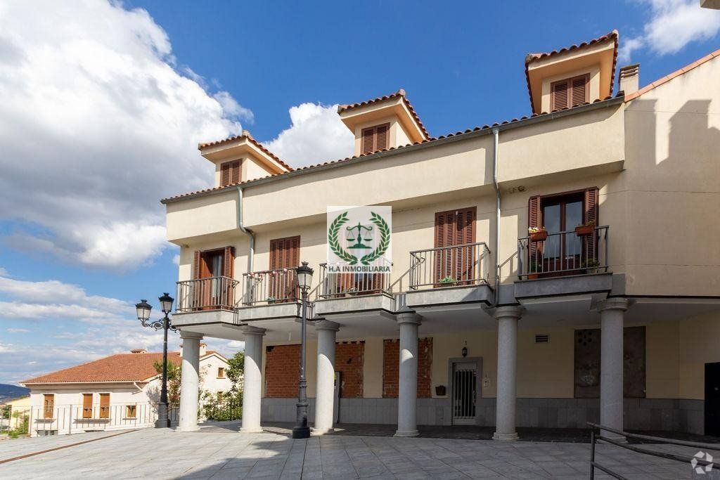 Immeuble residentiel dans Venturada, Madrid à vendre Photo intérieure– Image 1 sur 2