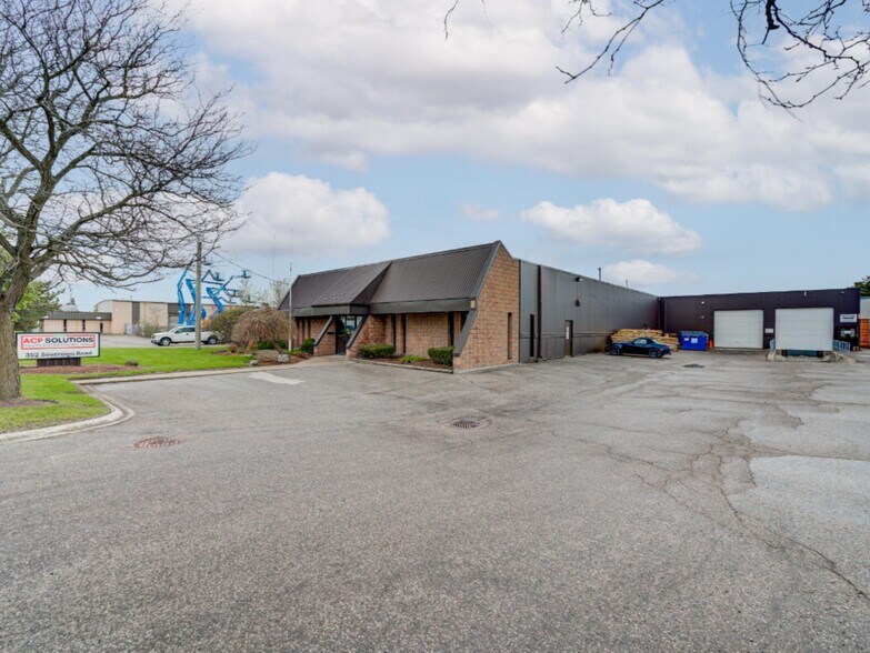 352 Sovereign Rd, London, ON à vendre - Photo de l’immeuble – Image 3 sur 9