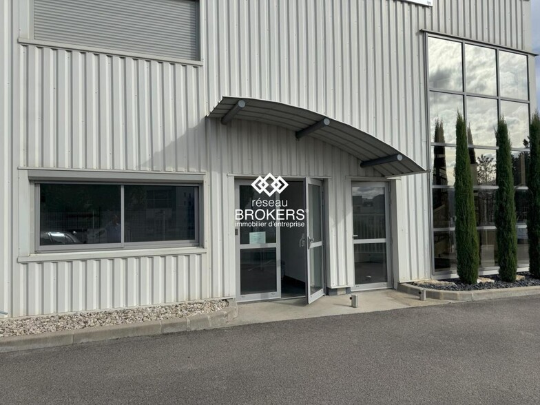 Local d’activités dans Vourles à louer - Photo de l’immeuble – Image 1 sur 25