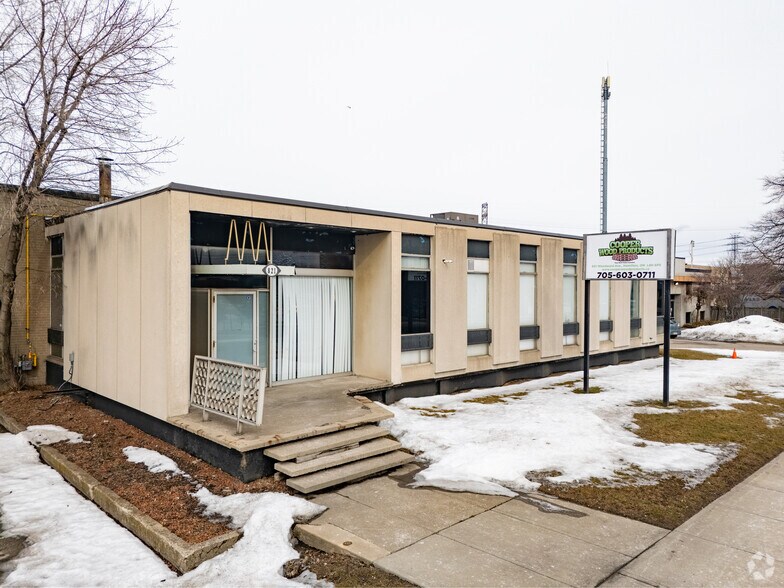 821 Woodward Ave, Hamilton, ON à louer - Photo principale – Image 1 sur 2