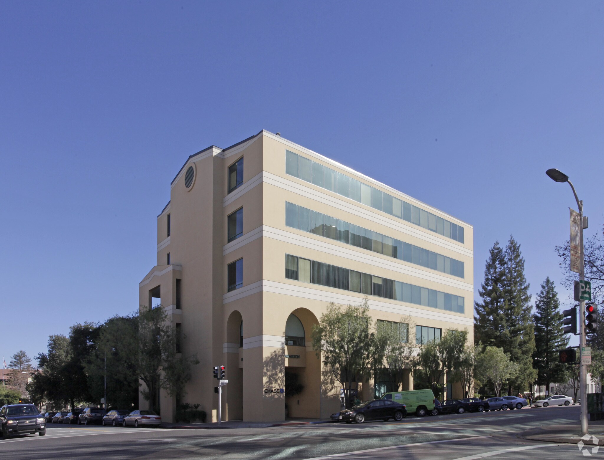 300 Hamilton Ave, Palo Alto, CA à louer Photo principale– Image 1 sur 8