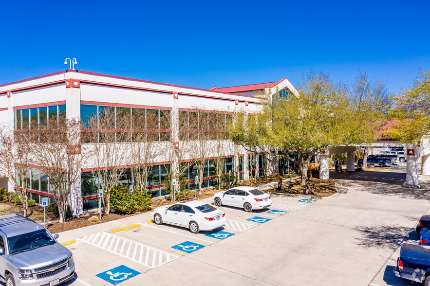 4243 E Southcross Blvd, San Antonio, TX à louer - Photo de l’immeuble – Image 1 sur 4