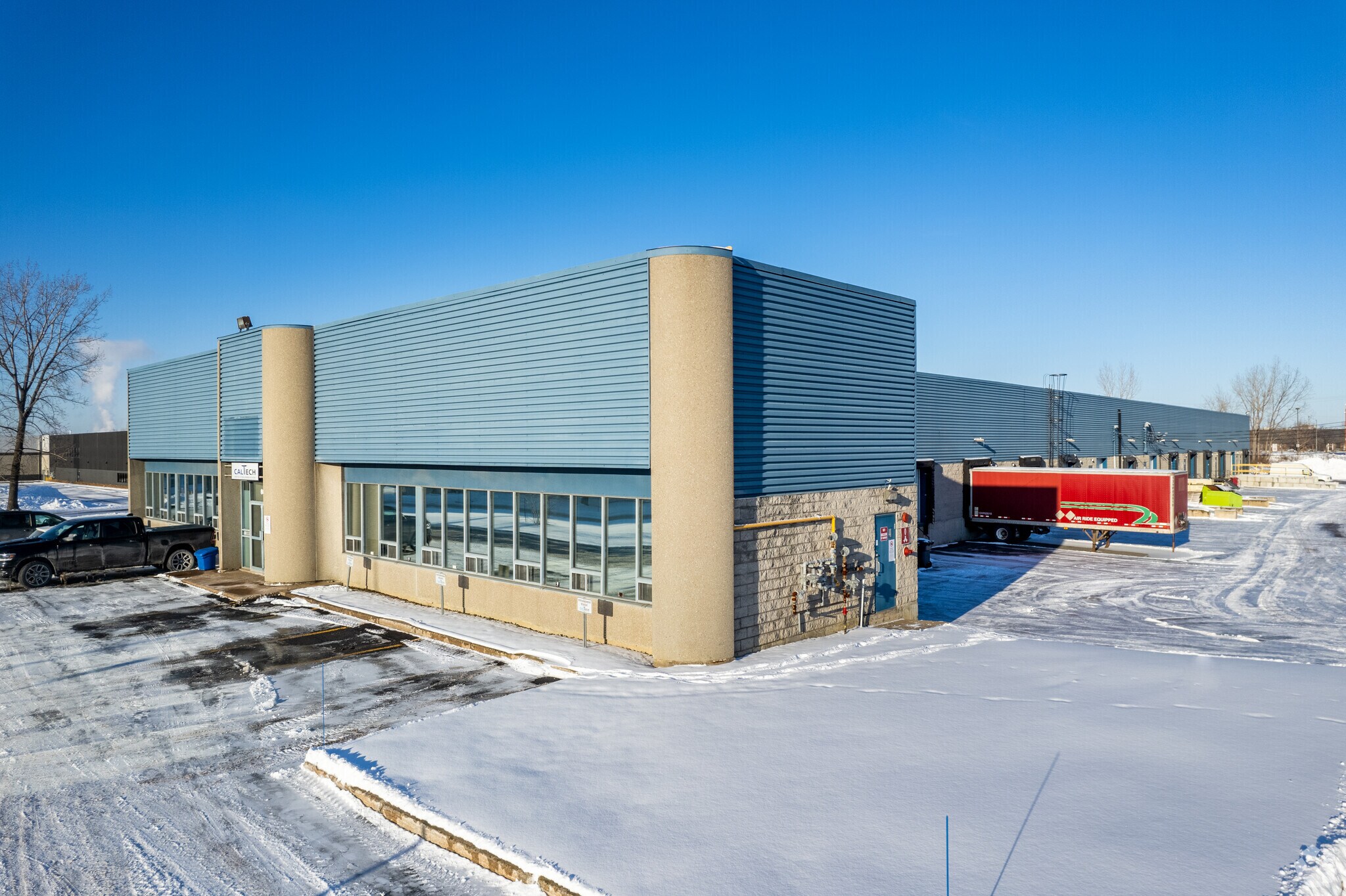 601-631 Rue Bériault, Longueuil, QC à louer Photo principale– Image 1 sur 7