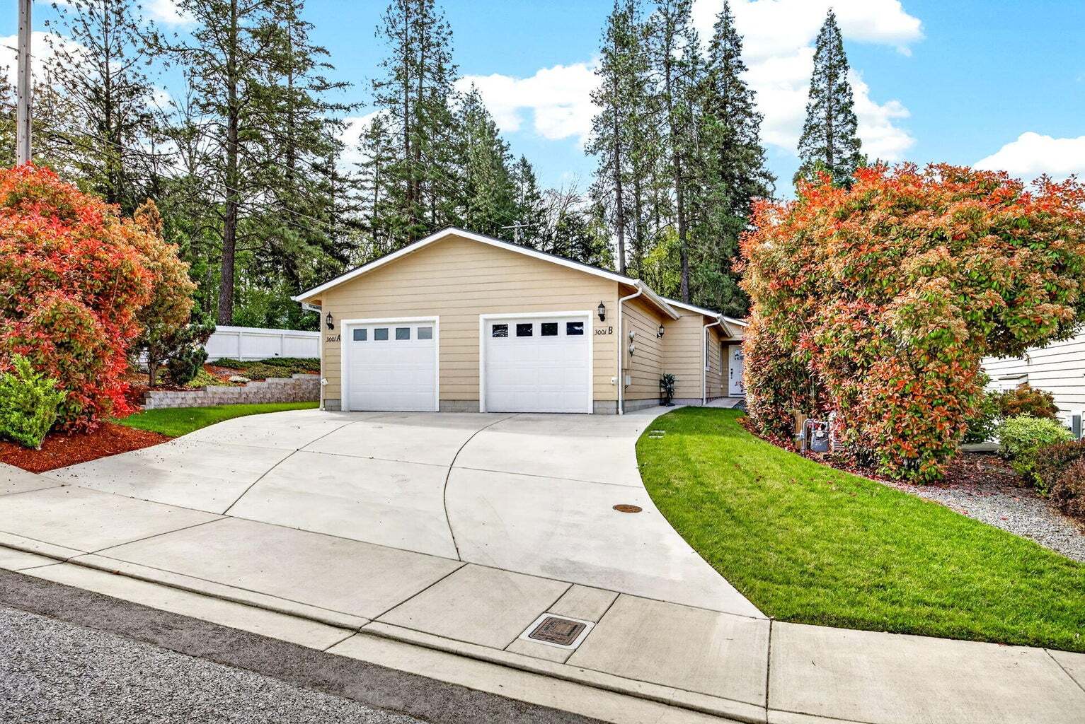 3001 University, UNIT #A-B Dr, Grants Pass, OR à vendre Photo de l’immeuble– Image 1 sur 18