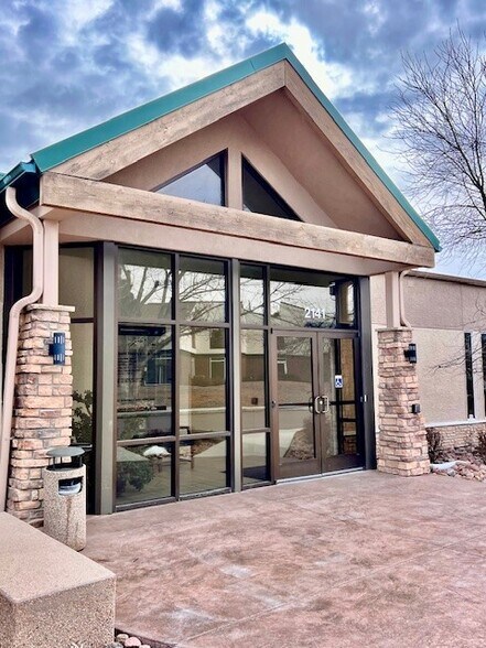 2141 Academy Cir, Colorado Springs, CO à vendre - Photo de l’immeuble – Image 3 sur 9