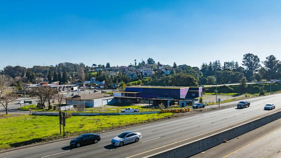 711 Admiral Callaghan Ln, Vallejo, CA à vendre - Photo de l’immeuble – Image 3 sur 26