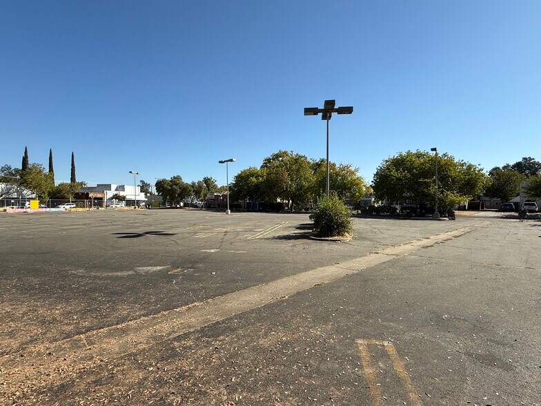 1830 Del Paso Blvd, Sacramento, CA à vendre - Photo de l’immeuble – Image 3 sur 7