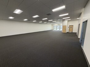 328 E Commercial Rd, San Bernardino, CA à louer Photo intérieure– Image 2 sur 14